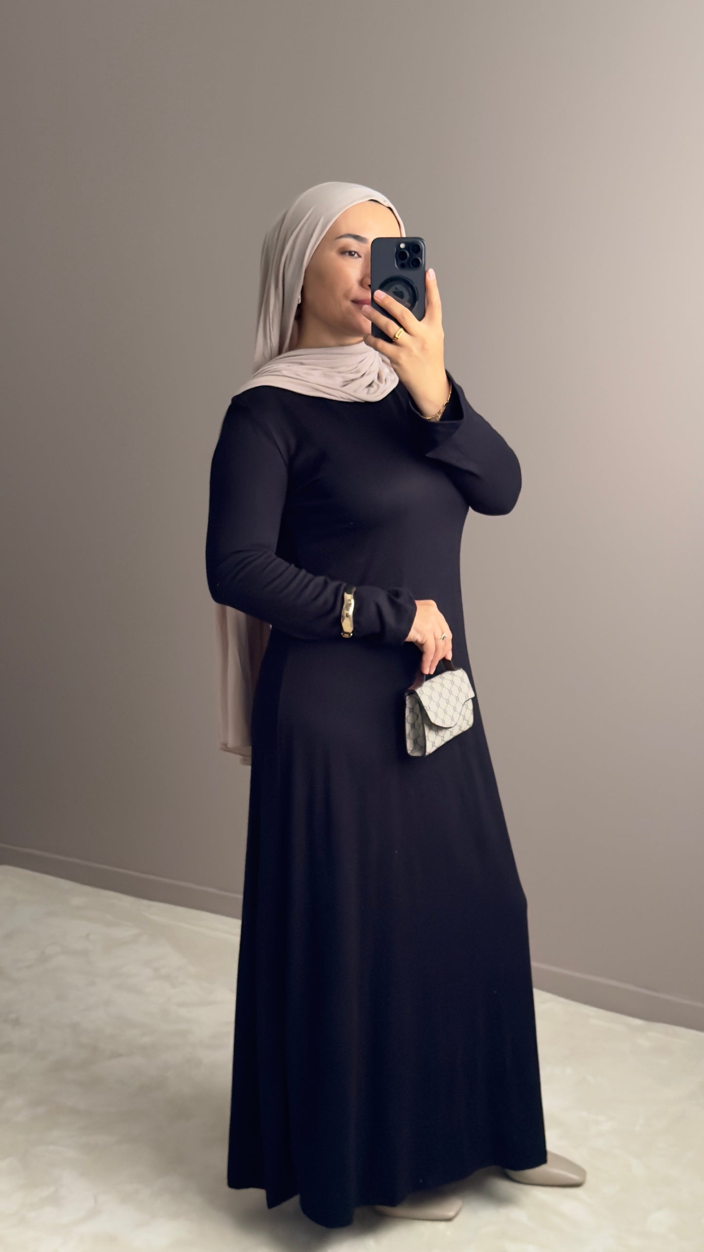 ROBE LONGUE NOIR ET CAPE DETACHABLE