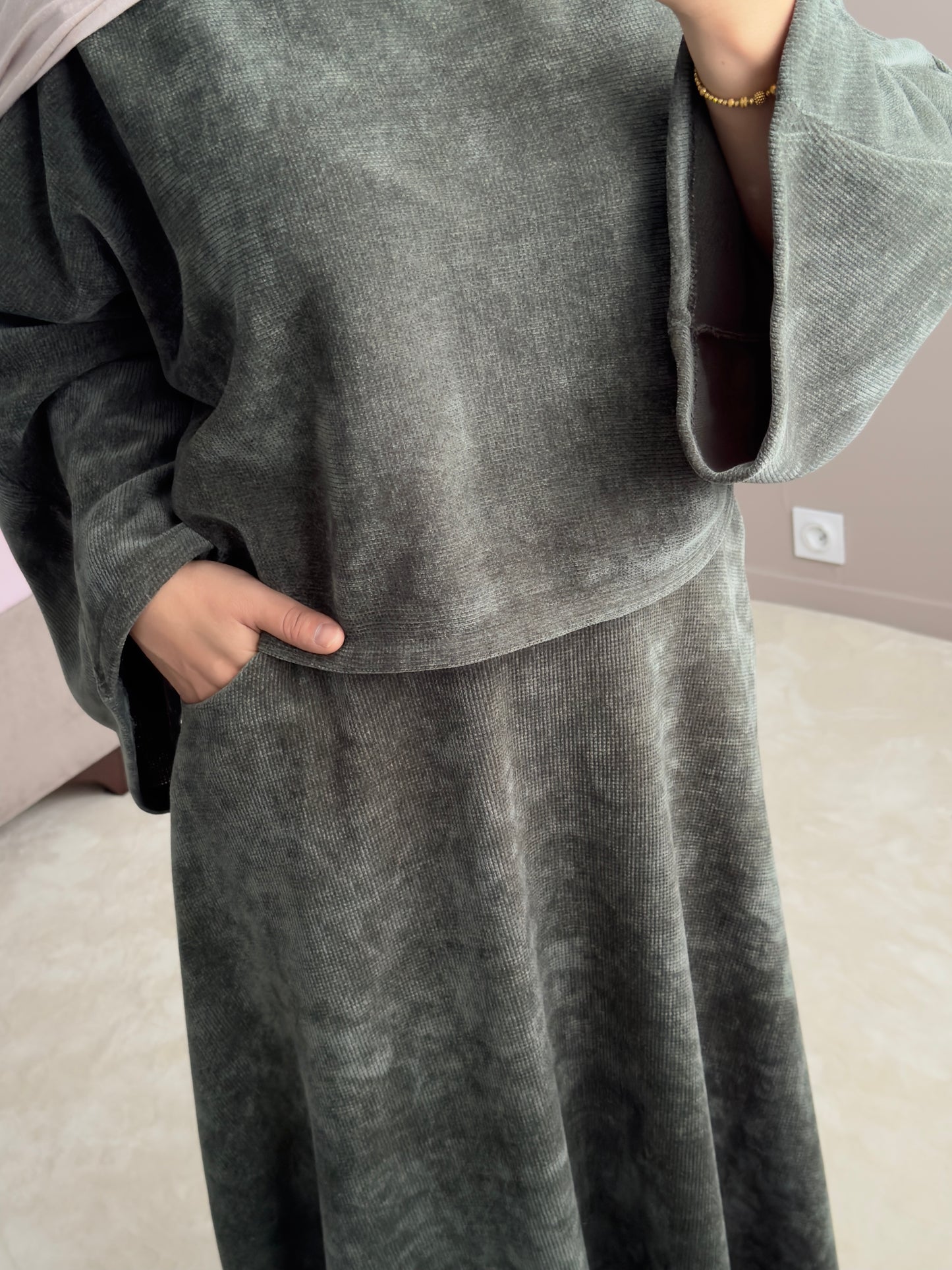 Ensemble femme velours – top large et jupe maxi confortable