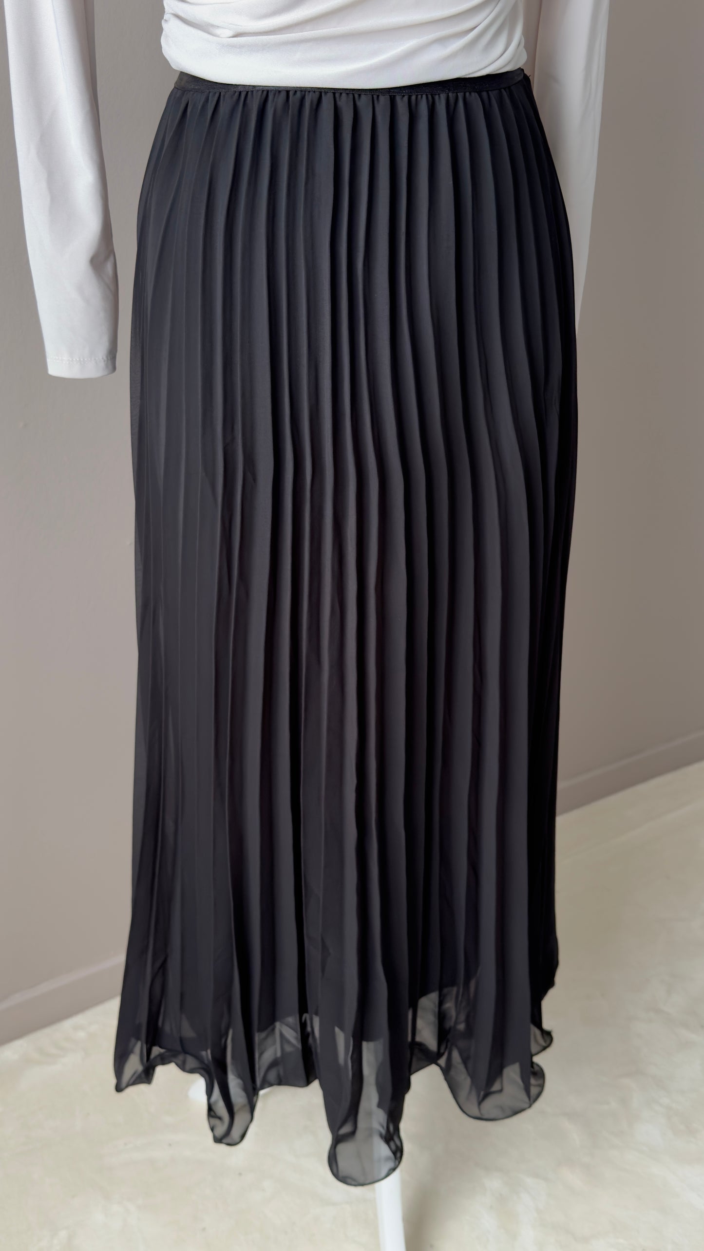 Jupe fluide en mousseline, plis et volants – look romantique