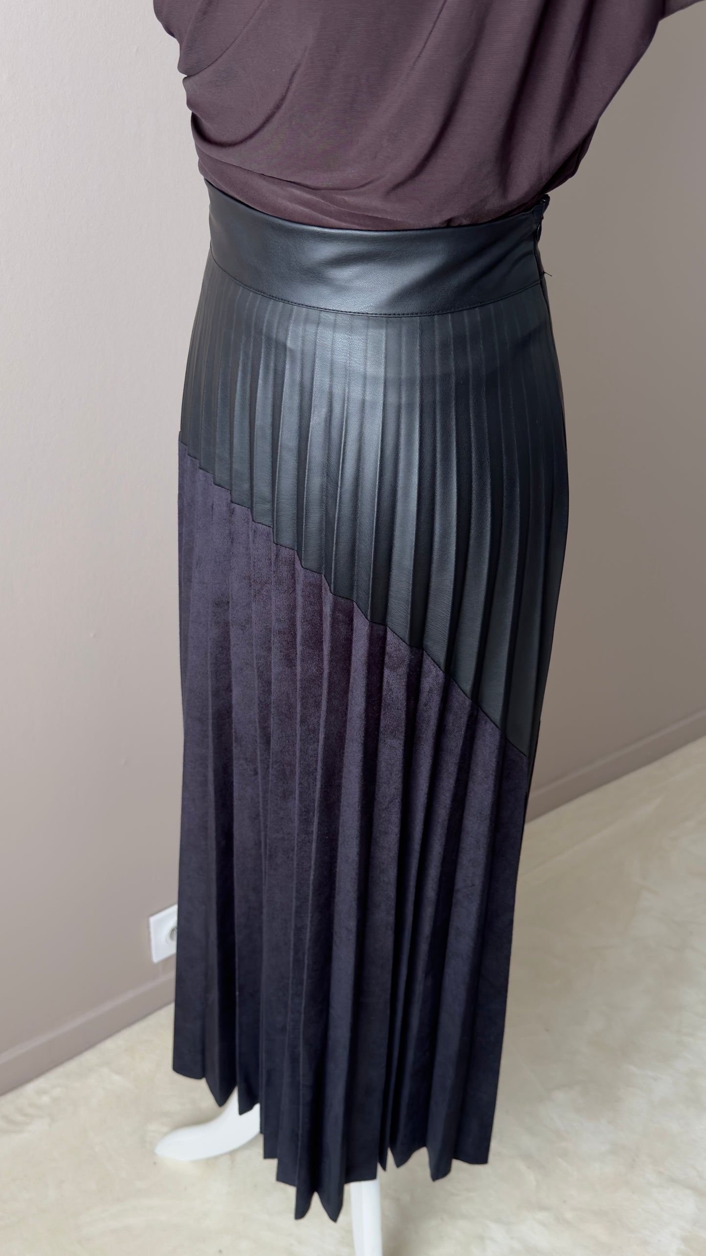 Jupe plissée suédée et simili cuir femme – chic & branchée