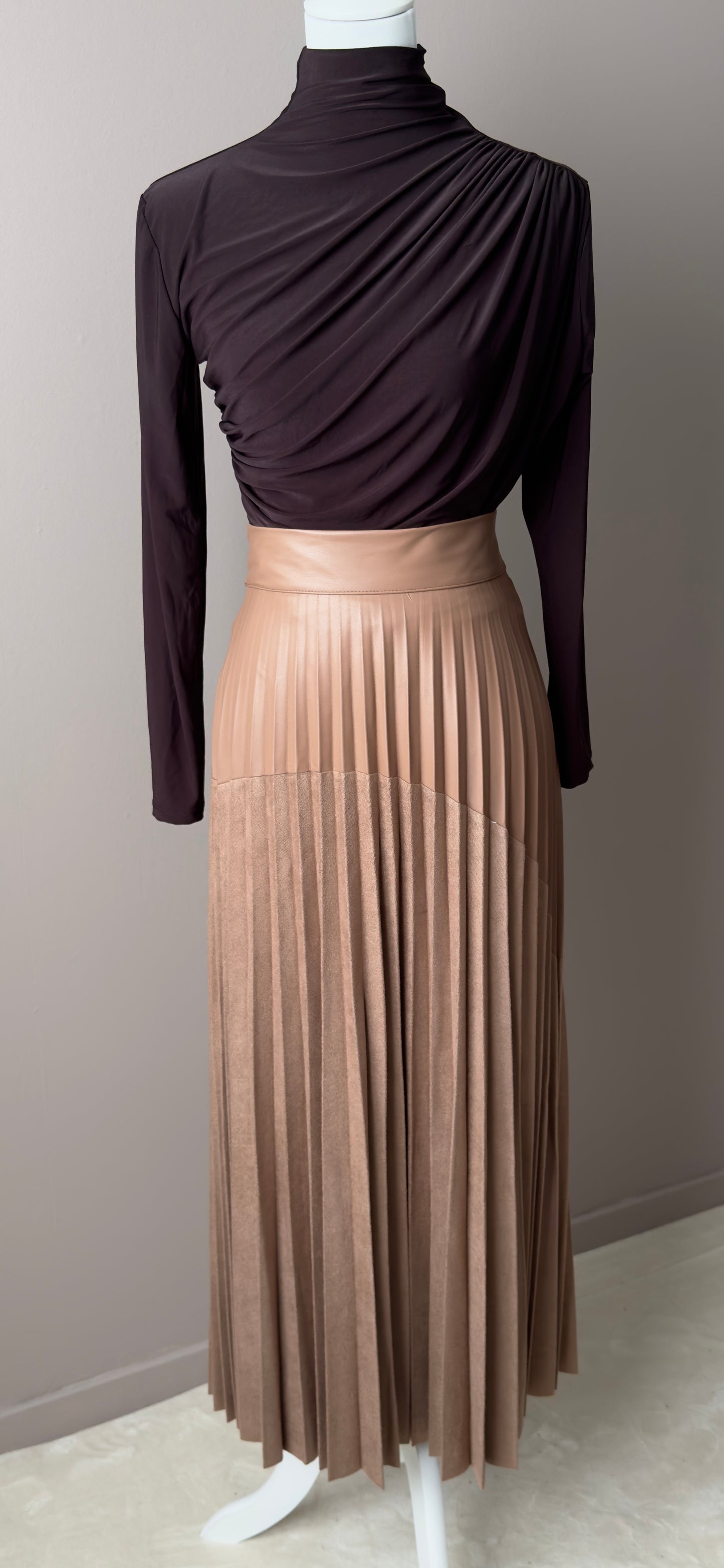 Jupe plissée suédée et simili cuir femme – chic & branchée