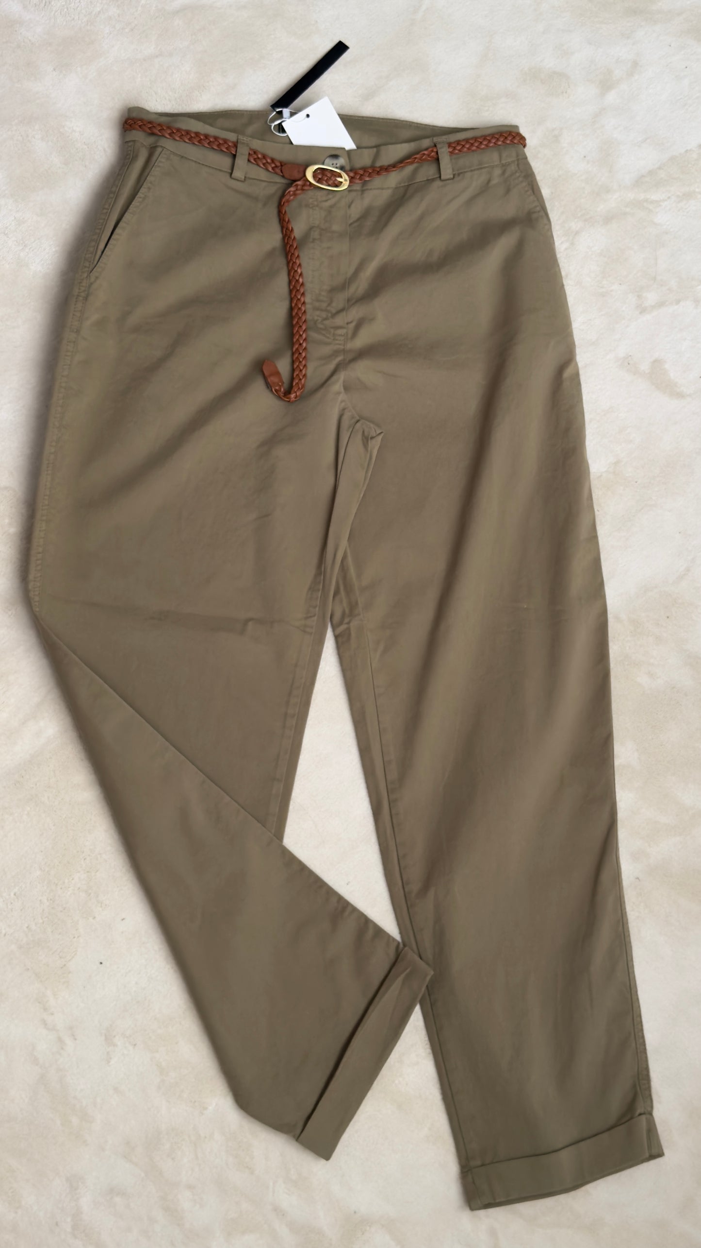 PANTALON COUPE CAROTTE KAKI AVEC CEINTURE