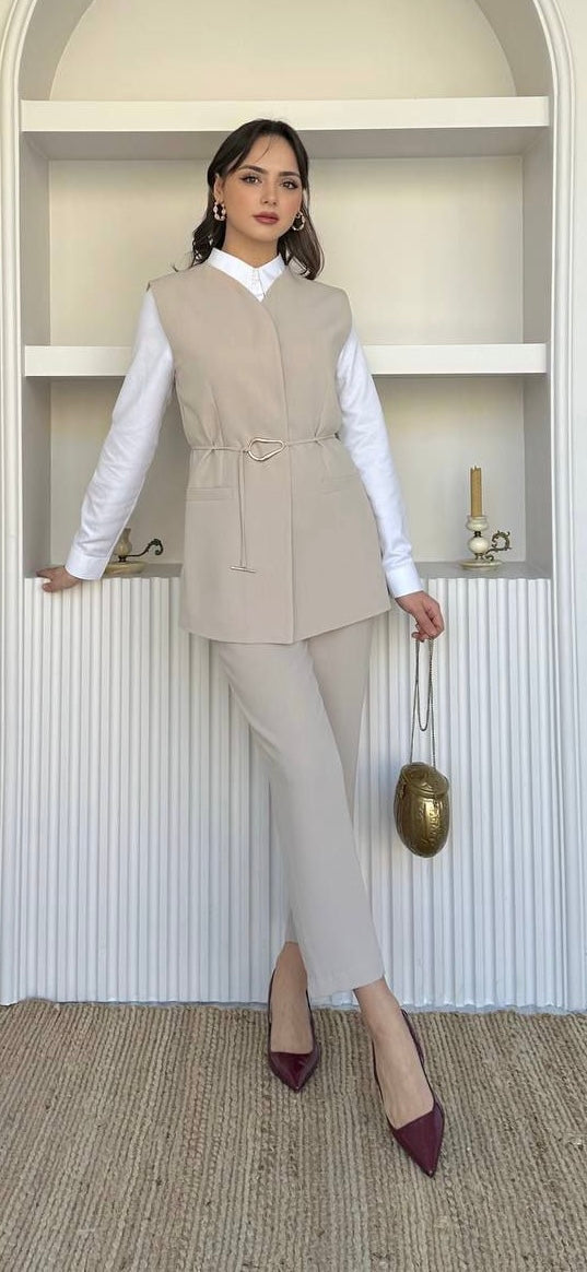 ENSEMBLE CHIC BEIGE AVEC VESTE LONGUE SANS MANCHES