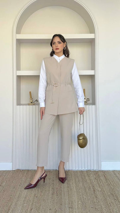ENSEMBLE CHIC BEIGE AVEC VESTE LONGUE SANS MANCHES