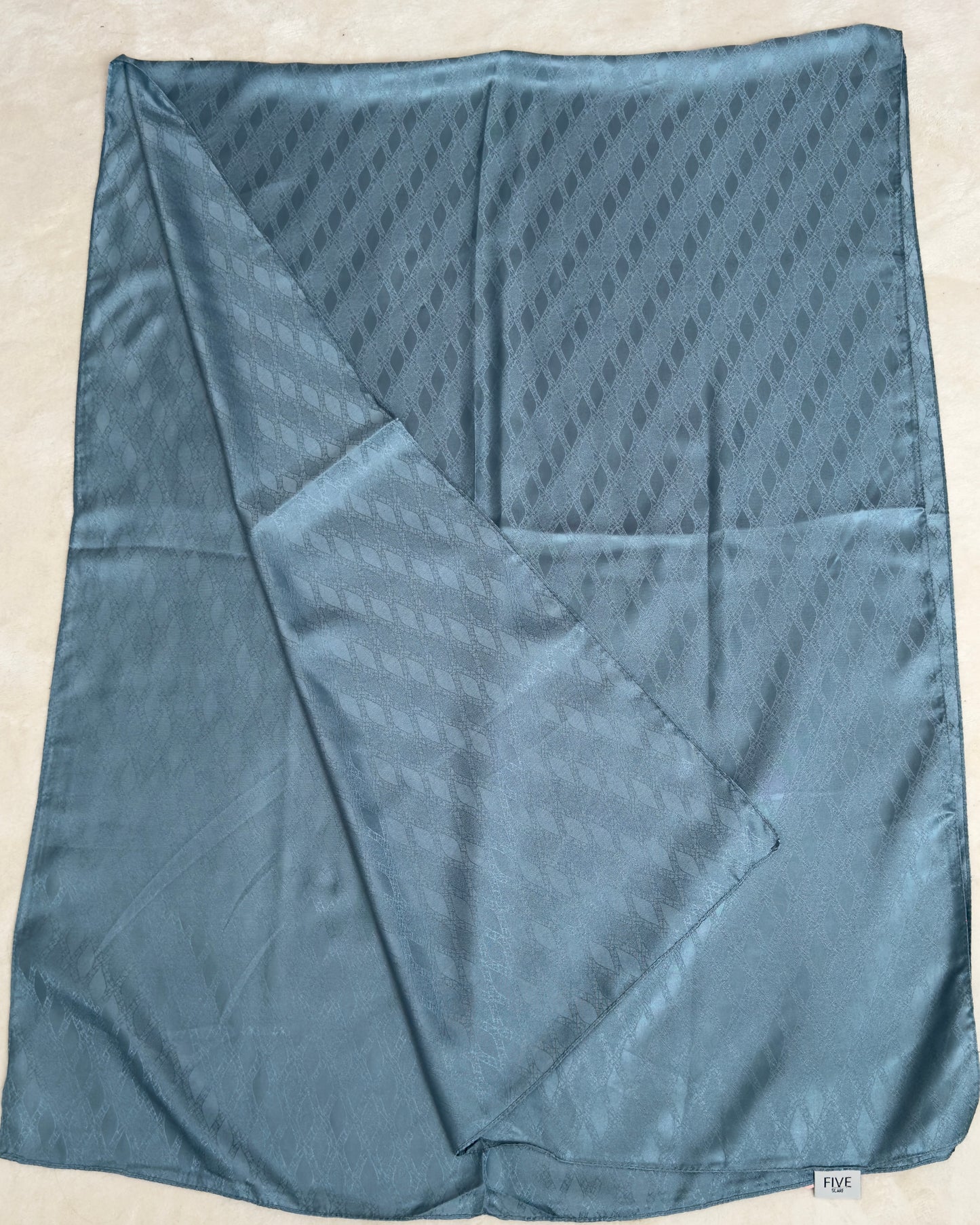 CHALE EN JACQUARD A MOTIF INTEGRE