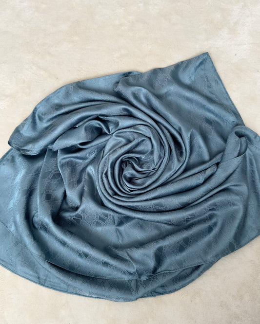 CHALE EN JACQUARD A MOTIF INTEGRE