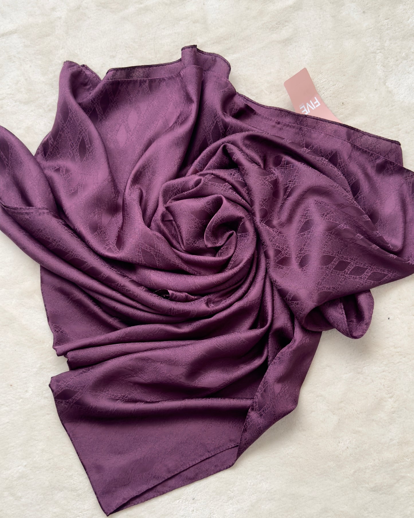 CHALE EN JACQUARD A MOTIF INTEGRE