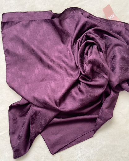 CHALE EN JACQUARD A MOTIF INTEGRE