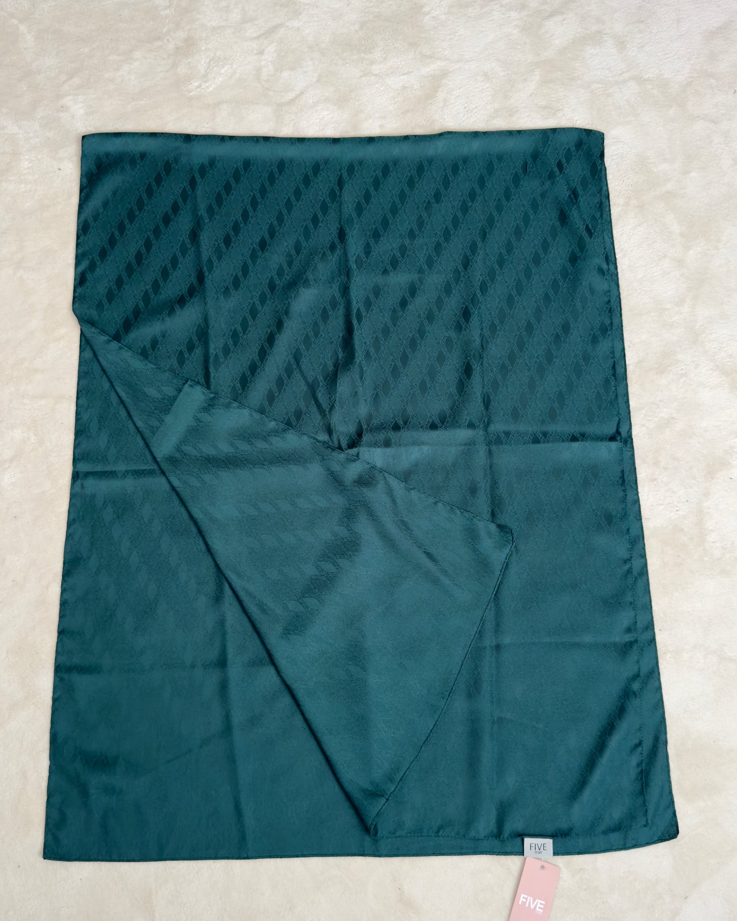 CHALE EN JACQUARD A MOTIF INTEGRE VERT EMERAUDE