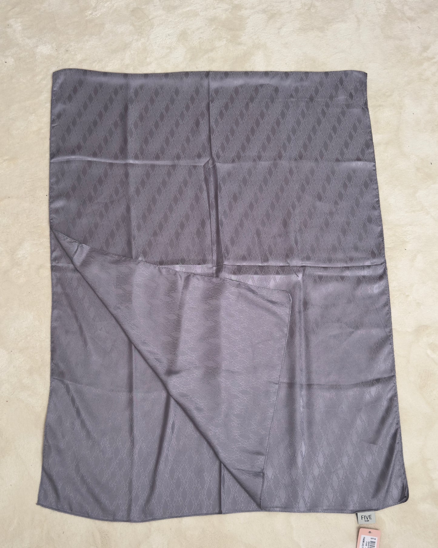 CHALE EN JACQUARD A MOTIF INTEGRE ARGENTE