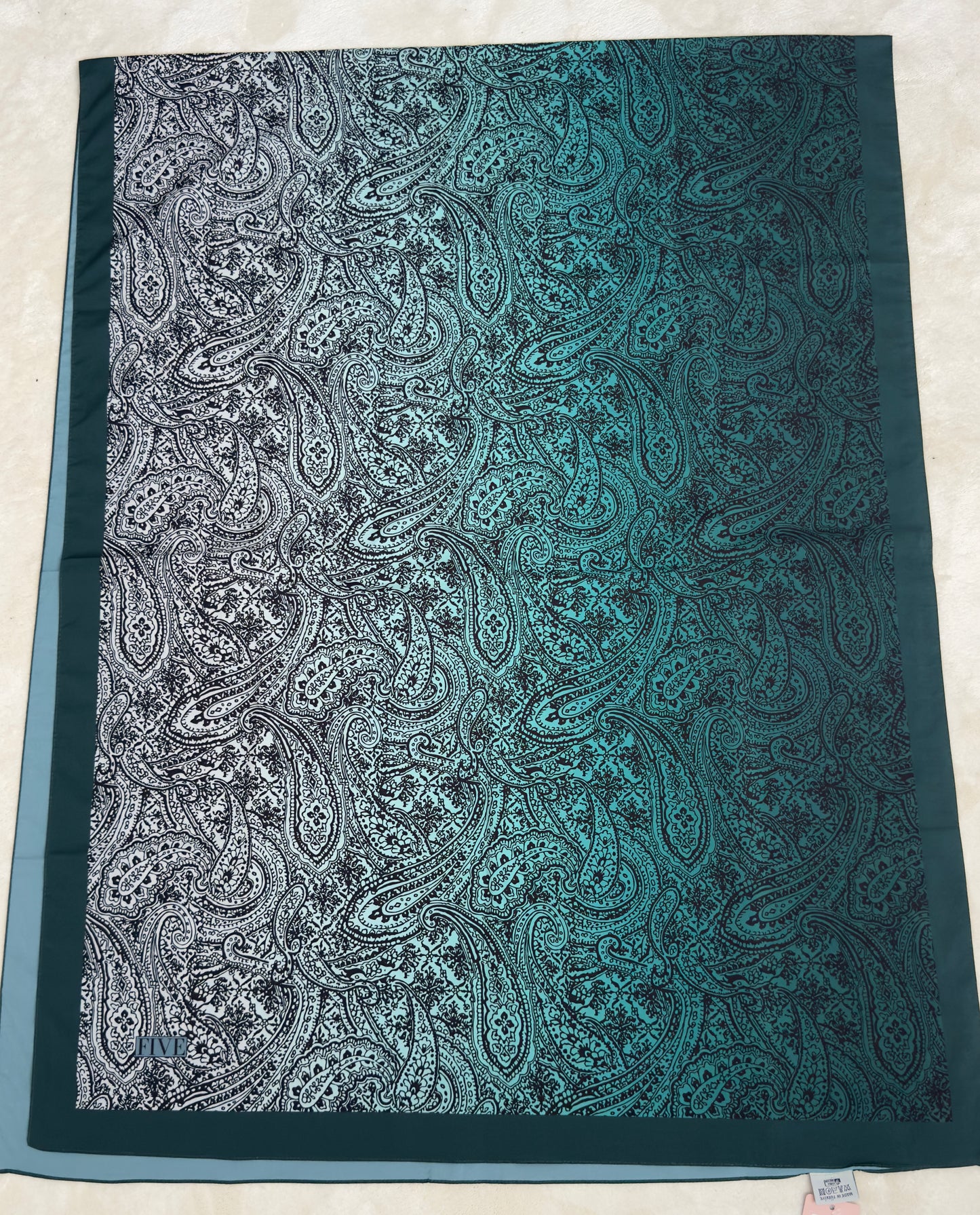 CHALE ELEGANT VERT ET NOIR-MOTIF PAISLEY MODERNE