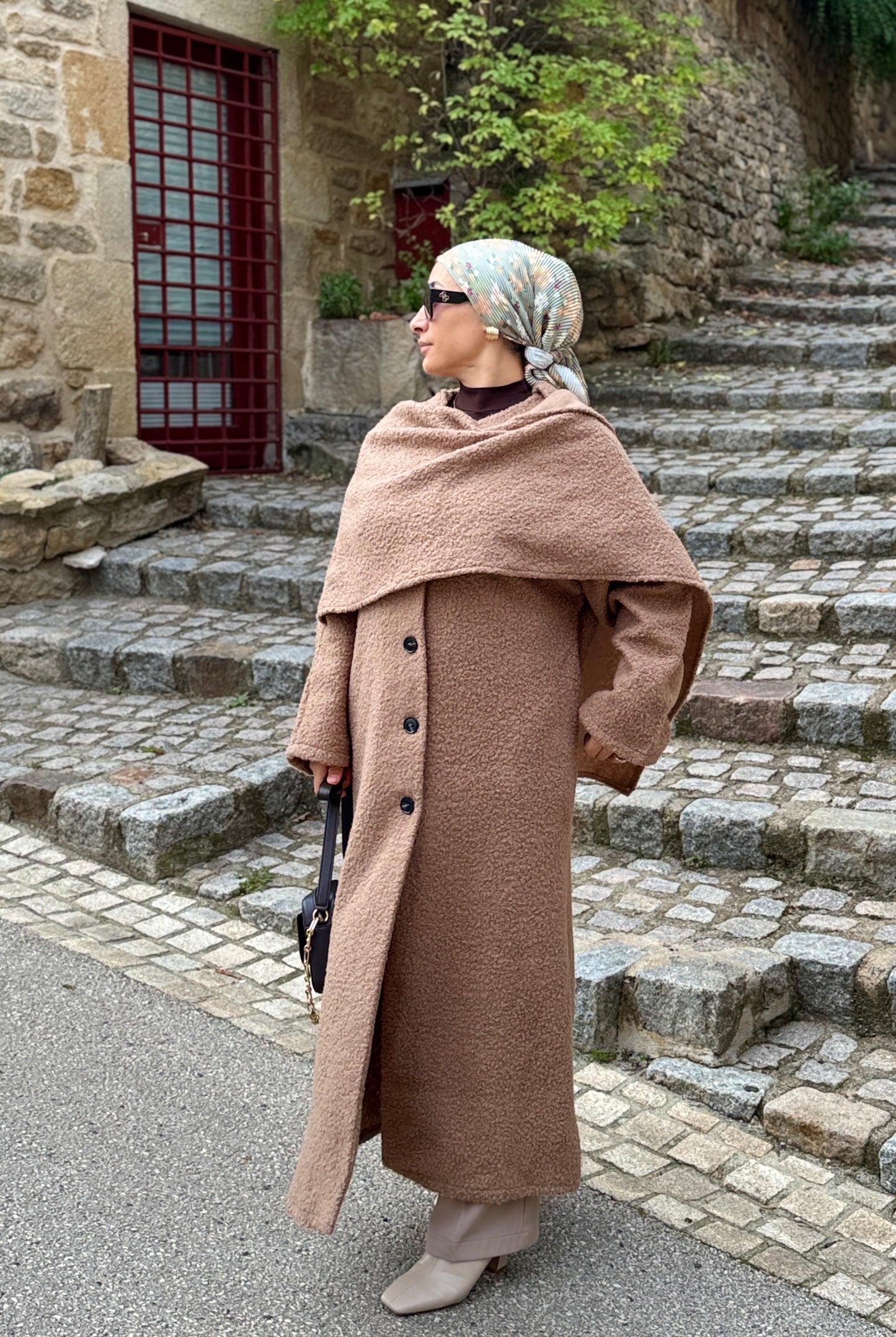 MANTEAU RECOUVERT D'UNE ECHARPE-TABA RENGI KABAN