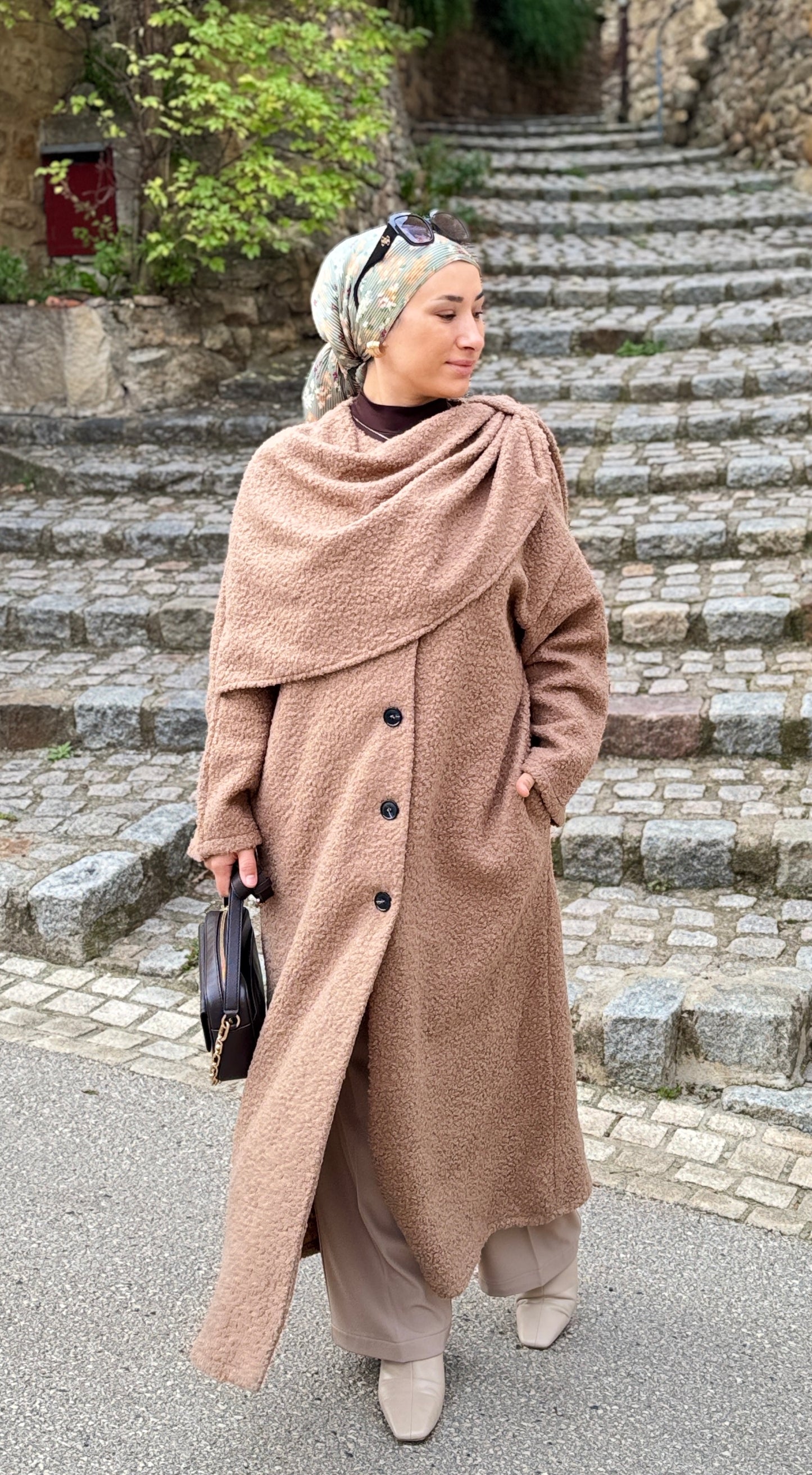 MANTEAU RECOUVERT D'UNE ECHARPE-TABA RENGI KABAN