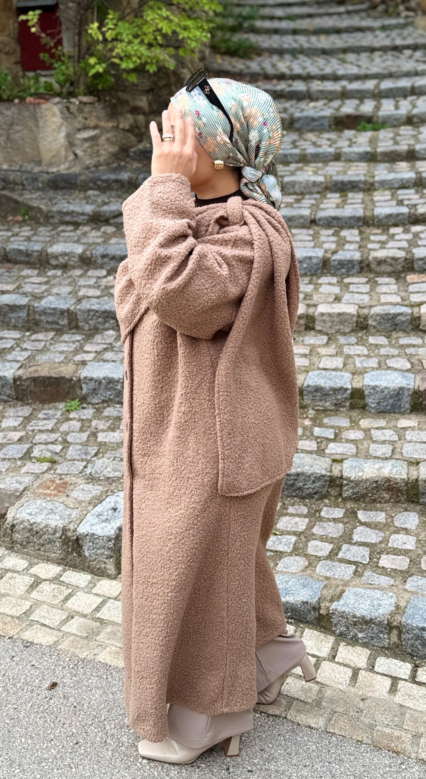 MANTEAU RECOUVERT D'UNE ECHARPE-TABA RENGI KABAN