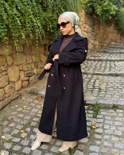 MANEAU NOIR LONG AVEC DES BOUTONS DORES-GOLD DUGMELI SIYAH UZUN KABAN