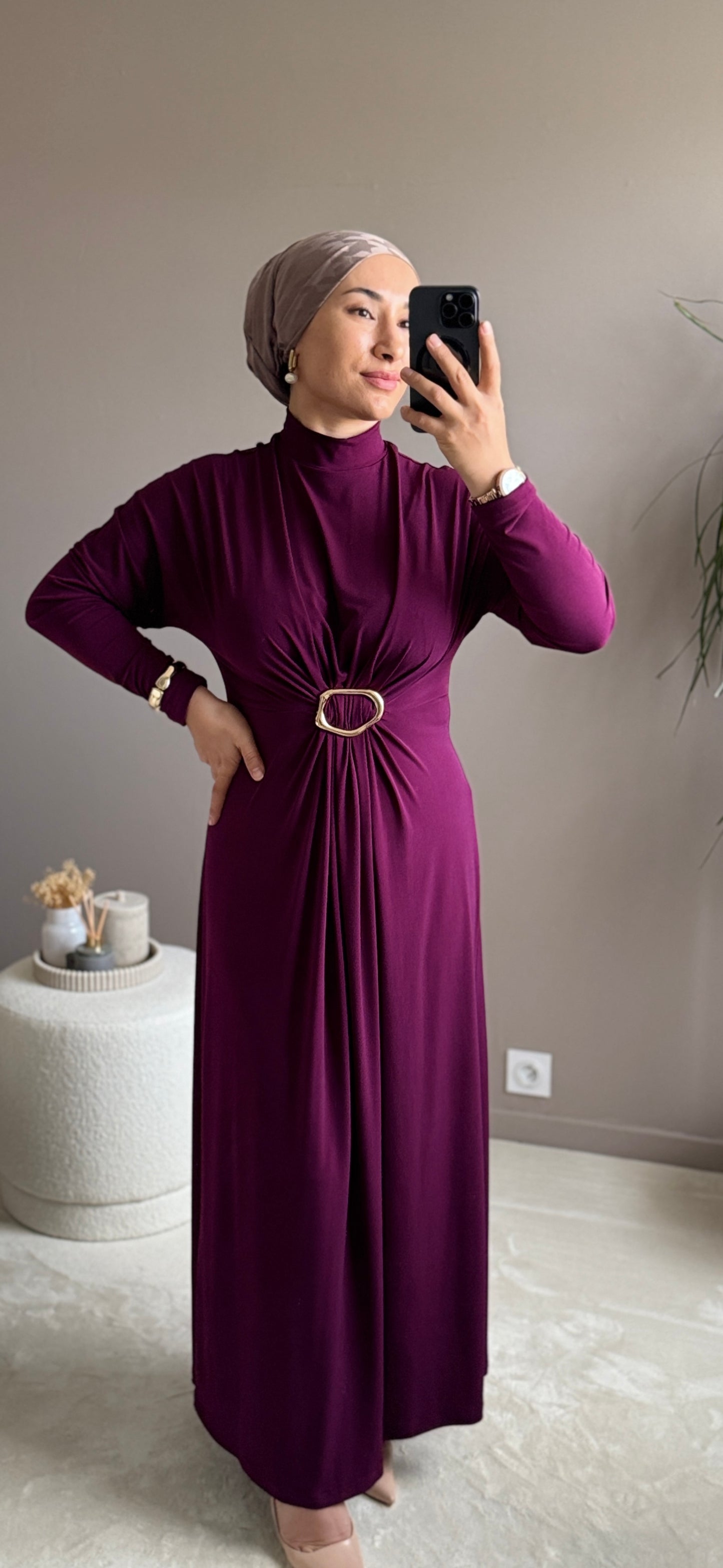 ROBE LONGUE AVEC BROCHE -BROSLU UZUN JERSEY ELBISE