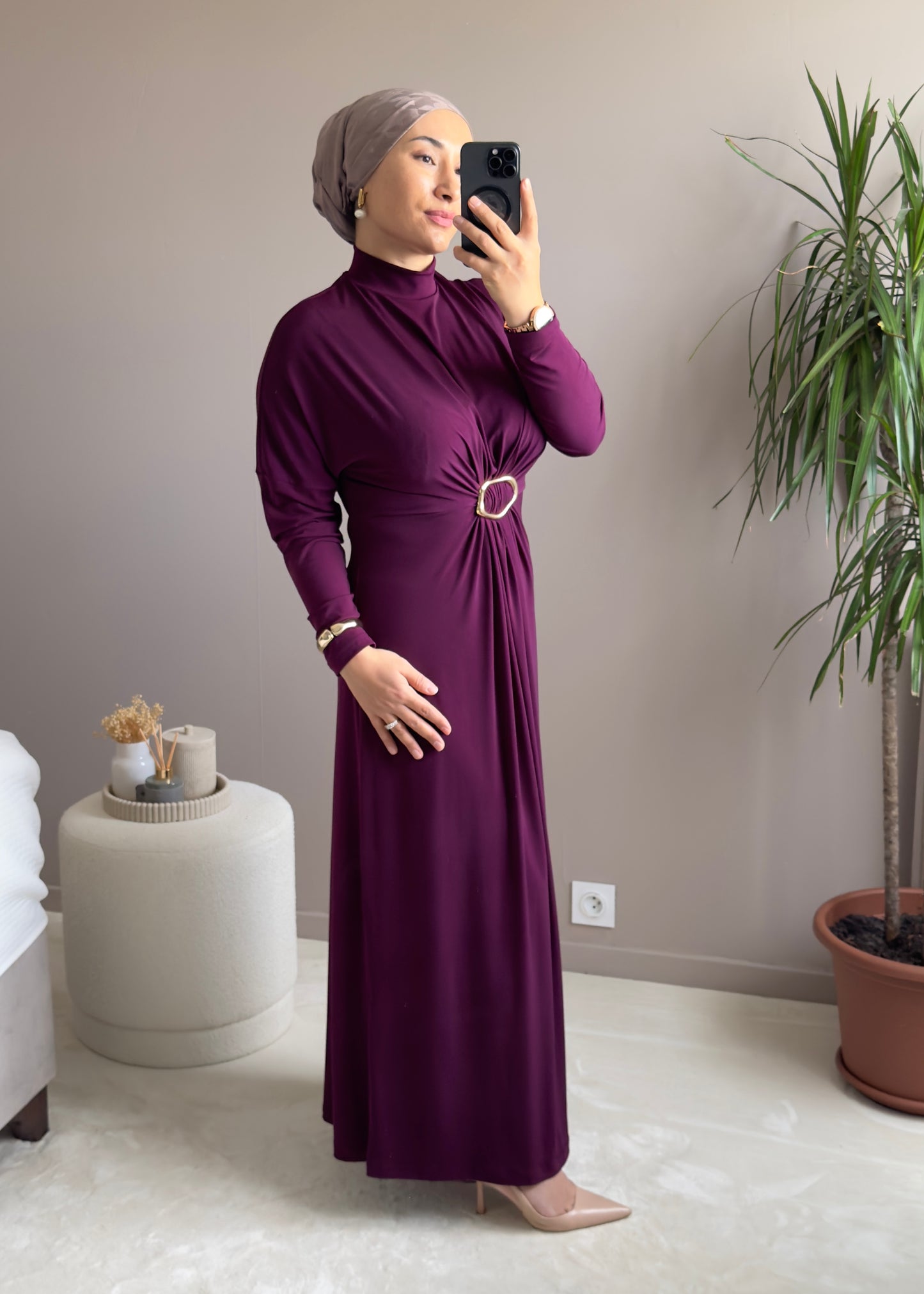 ROBE LONGUE AVEC BROCHE -BROSLU UZUN JERSEY ELBISE