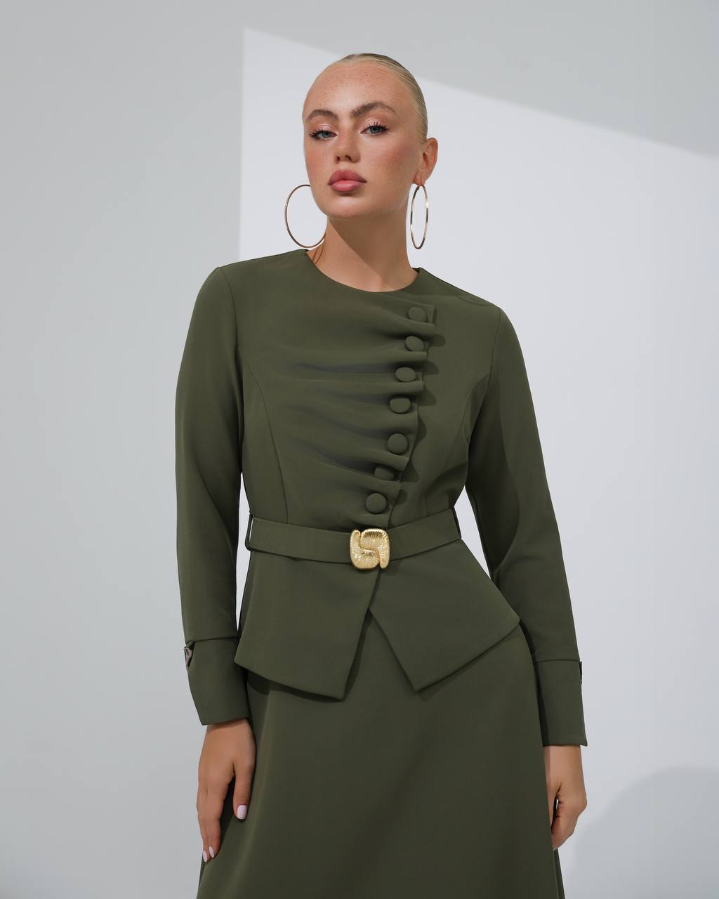 ROBE KAKI AVEC CEINTURE DORE