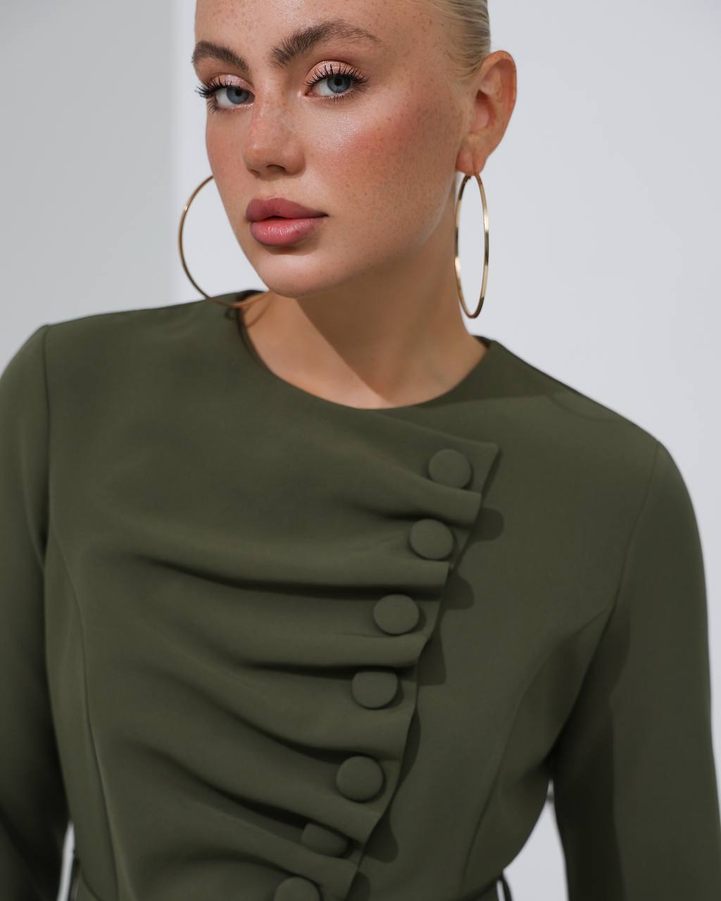 ROBE KAKI AVEC CEINTURE DORE